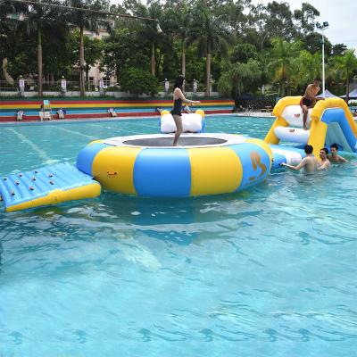 China Mini aufblasbare sich hin- und herbewegende Wasser-Park-Ausrüstung für Swimmingpool zu verkaufen