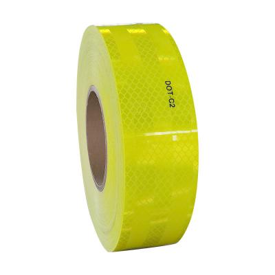 China Banda reflectiva de puntuación personalizada en camiones de color amarillo verde fluorescente en venta