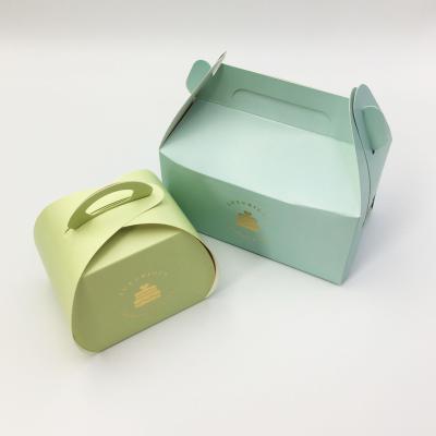 China Customized Disposable Pastry Bread Cheesecake Dessert Disposable Paper Box With Handle for sale