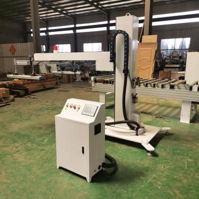 China Mechanischer Arm Der Schlüssel zur erfolgreichen Materialbearbeitung bei der Verarbeitung von Holztürplatten zu verkaufen