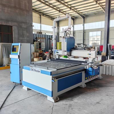 Κίνα CNC Router 1300 2500 Εργαστήριο κατασκευής ξύλου Τριάξυλο μηχανή για επαγγελματίες προς πώληση