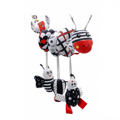 China 0 to 24 Months Baby Crib Stroller Wind Chime with Plush Bb Pendant in Black and White for sale