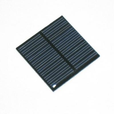 Chine Piles solaires polycristallines solaires d'éclairage routier 2V 0.6W sans cadre à vendre