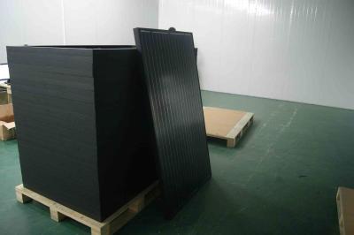 Cina pannelli solari di 300w 330w mono completamente neri con il backsheet nero del nero della pagina tutto il nero in vendita