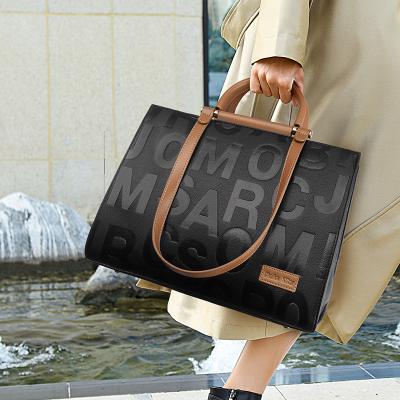 China 2022 Luxury Waterproof New Fashion One-Shoulder Messenger Handbags Large-Capacity Letters Clips Leather Women Bags and Handbags for sale