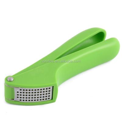 China Sustainable Food Clearing Multiple Colors Kitchen Crusher Stainless Steel And Plastic Garlic Press Dipper for sale