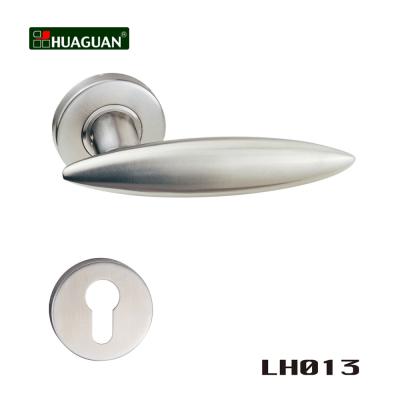 China Contemporary Commercial Office Security Fitting Solid Pull Door Handle for sale