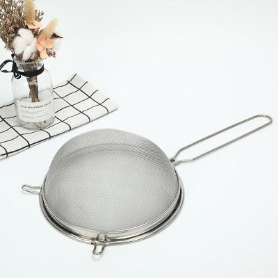 China Sustainable With Long Handle Food Safety Good Stainless Steel Mesh Kitchen Strainer for sale