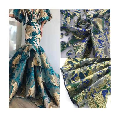 China Wholesale Small MOQ Shrink-Resistant Embroidered Design Gold High Quality Jacquard Woven Organza Fabric Flower Dress Metallic Brocade Fabric for sale