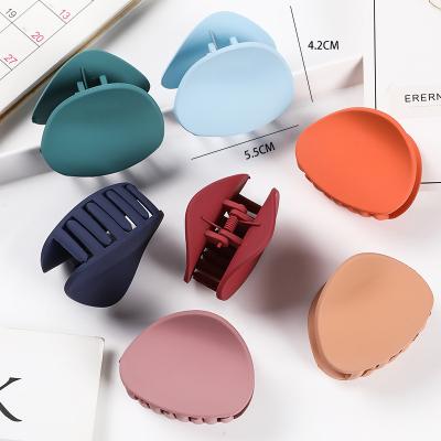 China Simple Hair Accessories Simple Solid Color Plastic Resin Customized Women Hair Claw Clip for sale