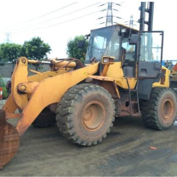 China Used Komatsu Wa320-5 wheel loader sells original machines at low price 2.7mÂ ³ for sale