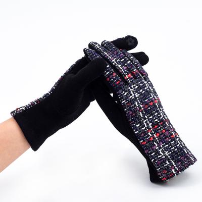 China Plain Customize Winter CHANNEL STYLE Thermal Insulation Gloves For Women for sale