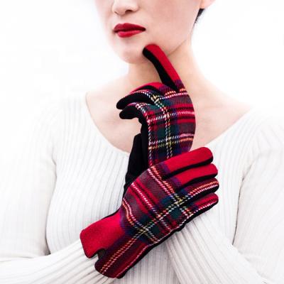 China Simple Hot Selling Plaid Gloves Winter Fashion Women Woolen Cloth Cute Symmetrical Gloves for sale