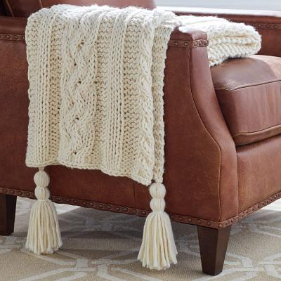 China Cable Style Knit Stone and Cozy Beam Cable Knit Chunky Weave Throw Blanket - with Large Tassels for sale