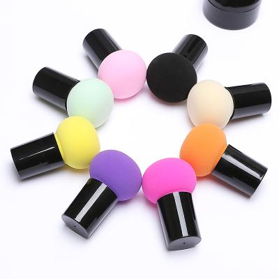 China Free Sample Facial Color Short Plastic Handle Makeup Sponge Mushroom Shape Make Up Powder Puff Makeup Sponge With Case for sale