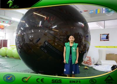 China El agua inflable gigante modificada para requisitos particulares juega el material del PVC del globo del agua que camina negra en venta