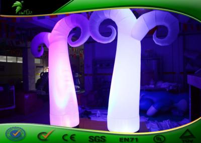 China Coloree la torre de iluminación llevada inflable cambiante/los conos inflables de la iluminación los 2m en venta