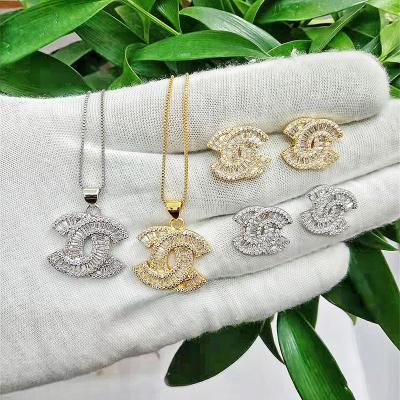 China Custom Fashion Personalized Women's Mini Fashion Necklace Designer Necklace Set Gold Plated Charm Jewelry Necklace Pendant for sale