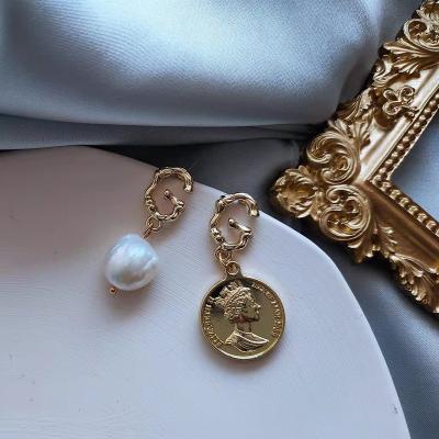 China Other high quality earrings design and creativity american European asymmetrical pearl earrings AB 18K PAROR PLATED EARRINGS for sale