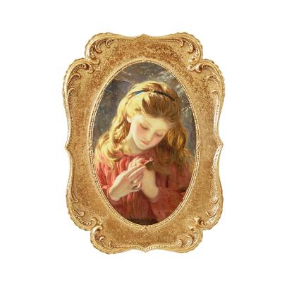 China Random European-style embossed creative wedding photo gold resin photo frame table picture frame paper 6 inch 7 inch picture frame compound decora for sale