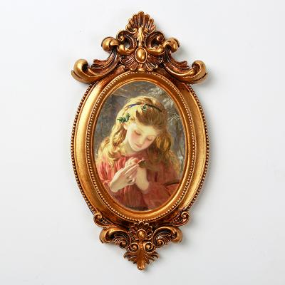 China Retro Gold Photo Resin Photo Frame Random European Paper Home Decoration Hanging Wall for sale