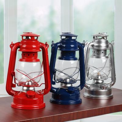 China Outdoor Retro Metal Iron Art Kerosene Lamp Outdoor Camping Light Decoration Old-Fashioned Barn Nostalgic Portable Glass Lantern Decoration for sale