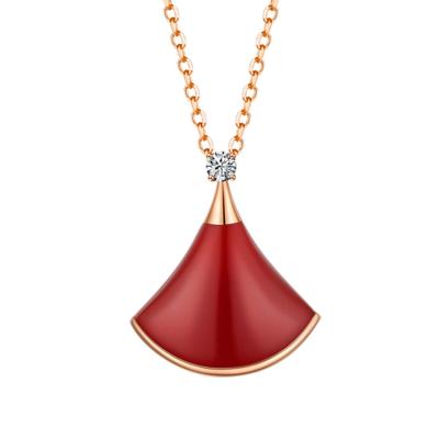 China Vintage Simple Design Women's 18k Gold Necklace Inlaid White Fritillary Malachite Small Skirt Necklace for sale