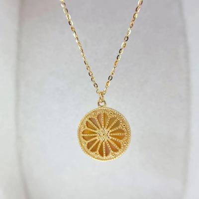 China Creative Vintage Custom Name Jewelry 18K Gold Fritillary Compass Necklace Clavicle Chain Necklace for sale