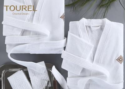 China Grundlegende mit Kapuze Hotel-Qualitäts-Bademantel-mit Kapuze weiße Terry-Velour-Schal-Luxusrobe zu verkaufen