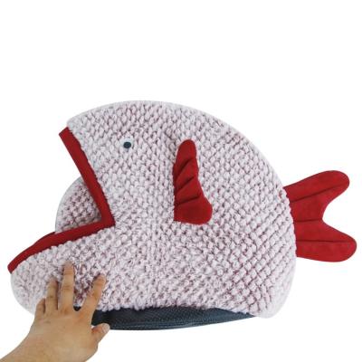 China Keep Two Colors Fish Shaped Warm Semi-Closed Pet Bed Funny Pet Supplies Bed Cat Houses for sale