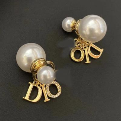 China Vintage Luxury Designer Dropshipping Jewelry Famous Brands Modern Design Freshwater CD Gold Pearl Earrings For Women 2022 for sale