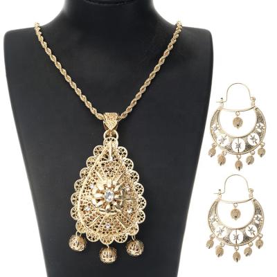 China Beautiful Women Dubai Earrings Wedding Religious Two Piece Set Alloy Pendant Jewelry Sets Gold Plated Necklace for sale