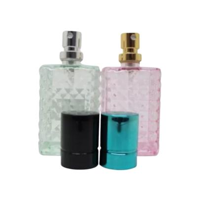 中国 40ml wholesal colorful perfume glass bottle with crimp pump 販売のため