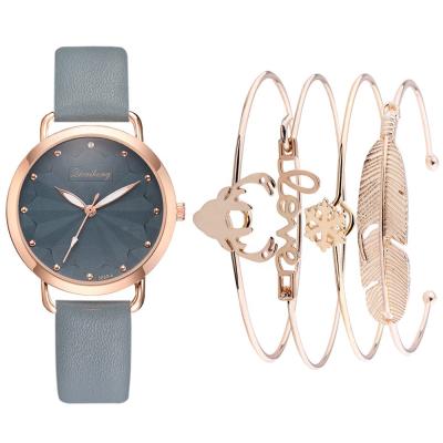 China Fancy Date Rose Gold Leather Quartz Lady Automatic Watch Gift Set 5 PCS Female Watch and Bracelet Set Women for sale