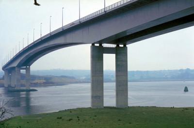 Chine Pont unicellulaire en acier incurvé de poutre en tôle de Multi-cellule de poutre en tôle de pont à poutres à vendre