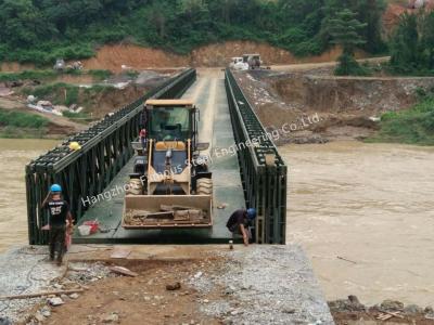 Chine La côté composants en acier modulaire de pont de Bailey clôture le Decking de pont en courriers d'extrémité de Swaybrace pour le passage couvert à vendre