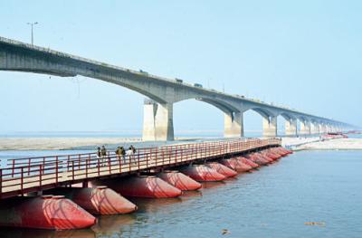 China Bailey-Platten-Ponton-Floßbrücke-Baustahl mit Brücke Decking sitzen auf Lastkahn-Booten zu verkaufen