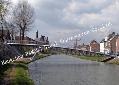 Chine Passerelle préfabriquée de rivière d'Overcrossing de ponts piétonniers de longue construction métallique d'envergure à vendre