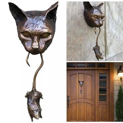 China Unique Europe Home Garden Outdoor Decor Wall Sculpture Cat And Mouse Front Door Resin Decoration Statue for sale