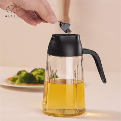 China Household Oil Jar Leak Proof Viable Glass Kitchen Oil Bottle Automatic Opening And Closing Seasoning Bottle With Cover 3067 for sale