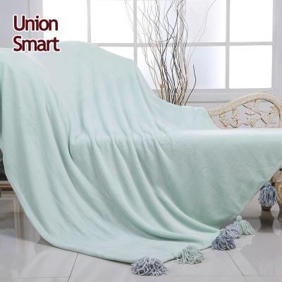 China PORTABLE Fast Delivery Super Soft Flannel Fleece Blanket Spraying Solid for sale