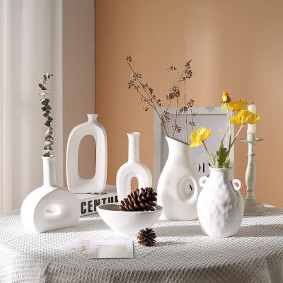 China Luxury modern white vases from china factories abstract large modern chinese vases for home decor for sale