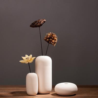 China Modern Classic Minimalist Style Flower Porcelain White Ceramic Vase Vases For Wedding Decoration for sale