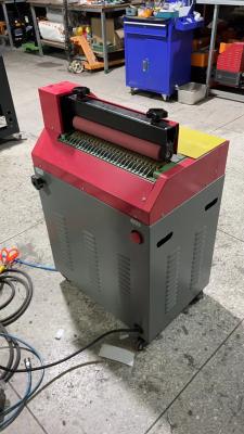 China Máquina de aplicación de adhesivo laminado de fusión en caliente para el embalaje de cajas de calzado y artículos de cuero en venta