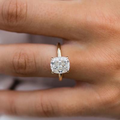 China Jovovasmile Trendy 2.8Carat 9x8mm Extended Crushed Ice Hybrid Cushion Cut 18K Yellow Gold Moissanite Wedding Ring For Woman for sale