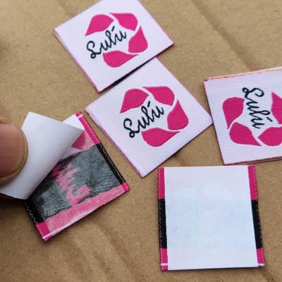 China 1000pcs Adhesive, 3*3cm Custom Adhesive Square Fabric Label Precut Rose Red Label For Scarf/Hat/Shoe/Shirt for sale