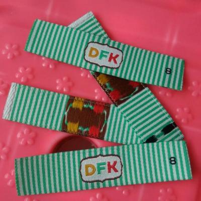 China Washable Custom Fabric Label 500PCS, 1.5 * 7 Cm Green Damask Polyester Clothing Labels Long Labels for sale