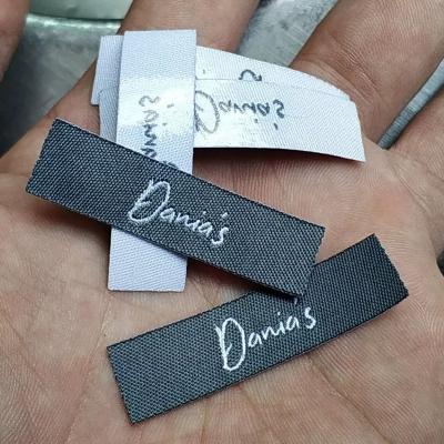 China Hot Iron On Iron On Labels 500PCS, 1.2 * 4.5cm Custom Hot Melt Glue Gray Cloth Labels Straight Cut Labels for sale