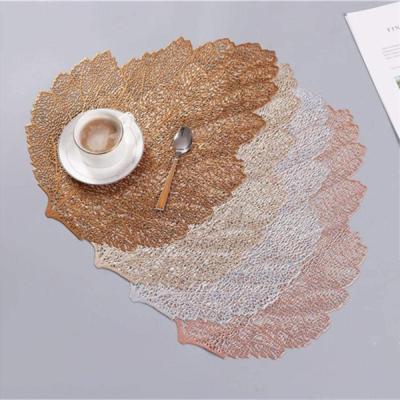 China Viable Wholesale Home Decoration Factory Design Plastic Gold Dinner Metallic Foil Place Mat for sale