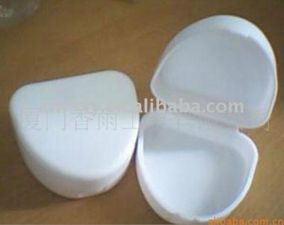 China Disposable plastic heart shaped box, denture case, ointment box for sale